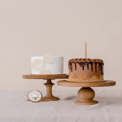 Kai sunku išsirinkti vieną torto skonį, visada galima išsirinkti du! Atnaujinti tortų skoniai ir @ovothings žvakutės ne tik mūsų studijoje, bet ir www.kepejai.lt #gimtadieniotortas